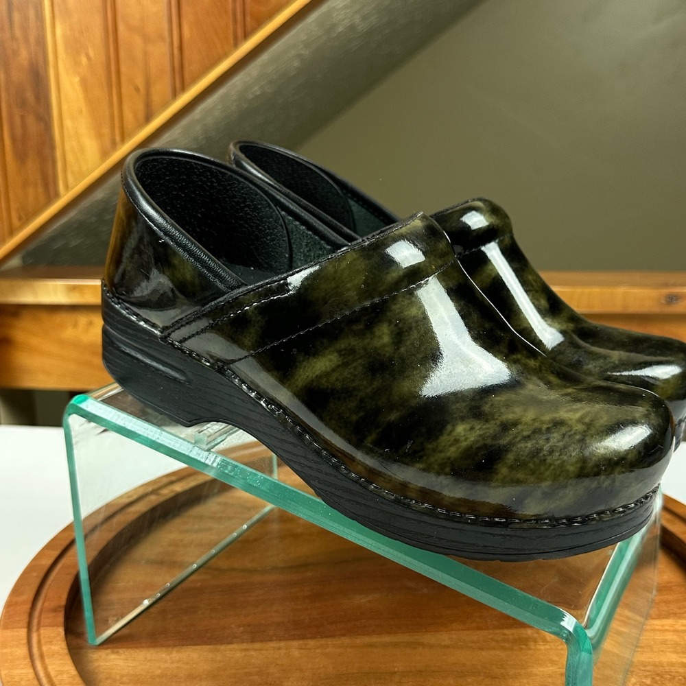 Dansko Professional Clogs Green Black Marbled Patent Leather Womens 38